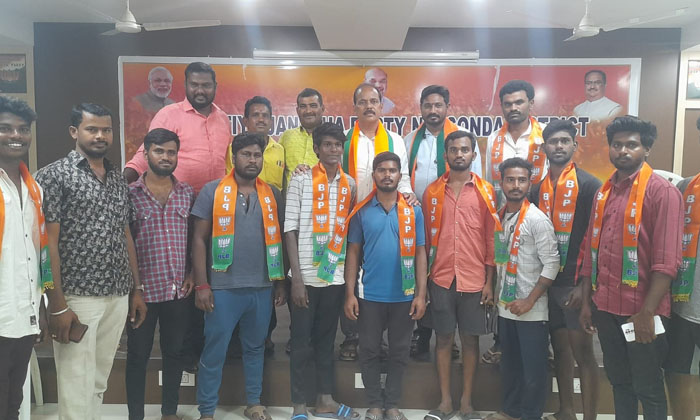  Youth Joined Bjp , Suryapet , Youth , Bjp , Madagani Rao-TeluguStop.com