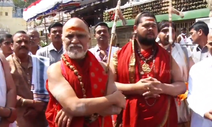  Swaroopanandendra Swamy Darshans Tirumala Temple, Swaroopanandendra Swamy ,tirum-TeluguStop.com