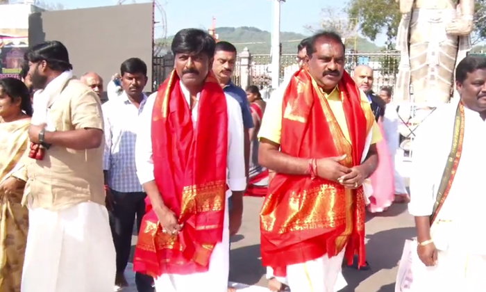  Tdp Leaders Btech Ravi And Nimmala Ramanaidu Darshans Tirumala Today Details, Td-TeluguStop.com