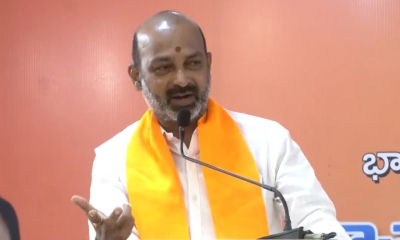 Telangana Bjp Chief Detained During Protest Over Paper Leak Telangana Bjp Chief Detained During Protest Over Paper Leak-TeluguStop.com