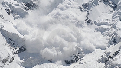  Three Foreign Nationals Killed In Canada Avalanche-TeluguStop.com