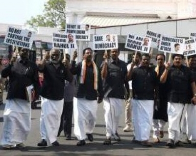  Tn Congress Mlas Arrive In Assembly Wearing Black Shirts-TeluguStop.com