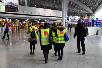  Union Strikes Bring Germany Public Transport Network To Halt-TeluguStop.com