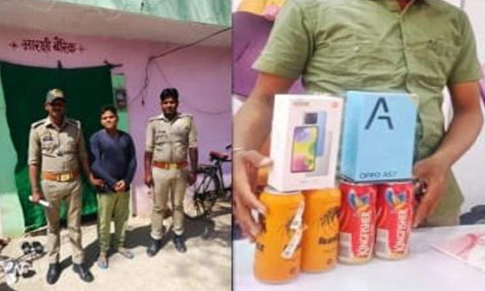  Up Police Arrest Shop Owner Who Offered Free Beer On Purchase Of Smart Phone Det-TeluguStop.com