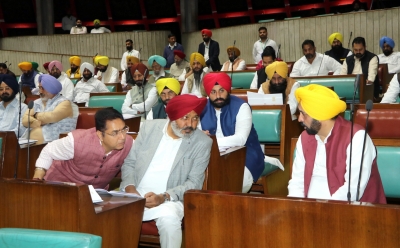  Uproar In Assembly Over Punjab Governor's Reference To 'my Government'-TeluguStop.com