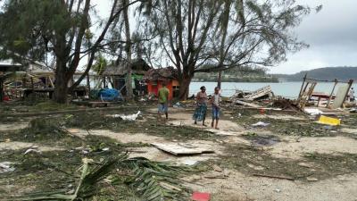  Vanuatu Reels From Twin Cyclones, Earthquakes-TeluguStop.com