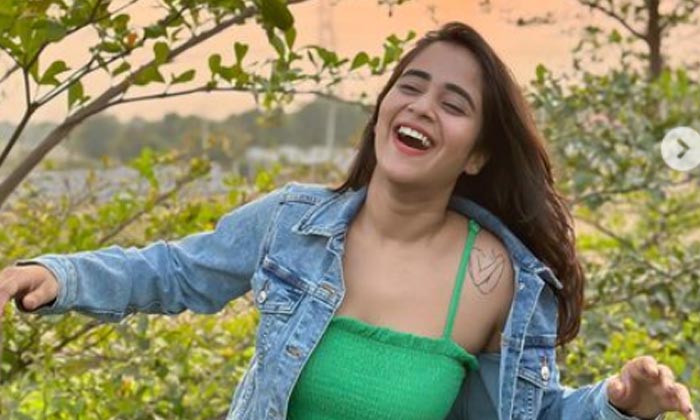  What Is Deepti Sunayana In Love With Him Netizens Want To Do That Once-TeluguStop.com