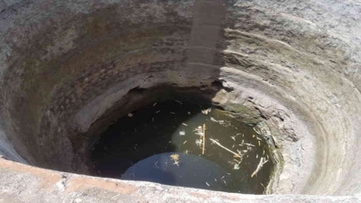  Woman With 4 Kids Jumps Into Well In Mp's Burhanpur, Three Dead-TeluguStop.com