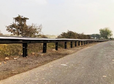  World's 1st 'bamboo Crash Barrier' Installed On Maha Highway-TeluguStop.com