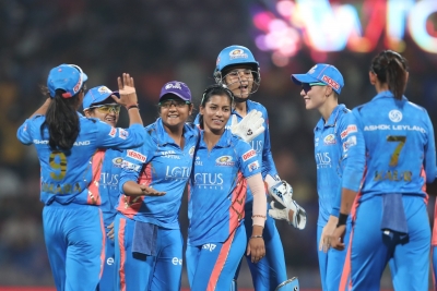  Wpl 2023: Issy, Saika, Hayley Star As Mumbai Indians Bowl Out Delhi Capitals For-TeluguStop.com