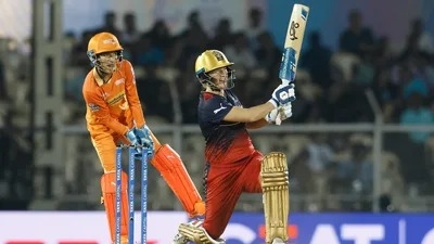  Wpl 2023: Sophie Devine Blitzkrieg Helps Rcb Thrash Gujarat Giants; Delhi Capita-TeluguStop.com