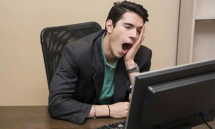  Yawning While Sitting Then You Must Know These Unhealthy Symptoms Details, Yawni-TeluguStop.com