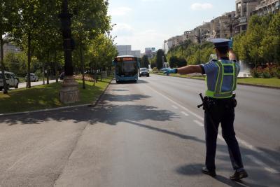  52 Migrants Caught In Truck Trying To Illegally Cross Border In Romania-TeluguStop.com