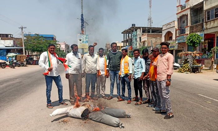  A Government Effigy Was Burnt In Ellareddypeta In Protest Against The Illegal Ar-TeluguStop.com