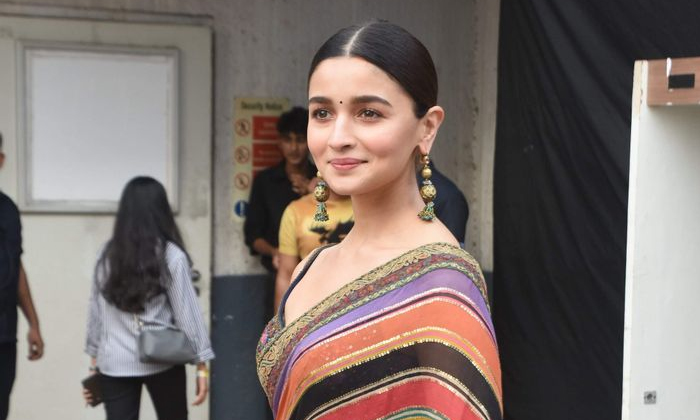 Alia Bhatt Buys Apartment Worth Rs 37 Crore In Mumbai Details, Alia Bhatt,alia B Alia Bhatt Buys Apartment Worth Rs 37 Crore In Mumbai Details, Alia Bhatt,alia B-TeluguStop.com