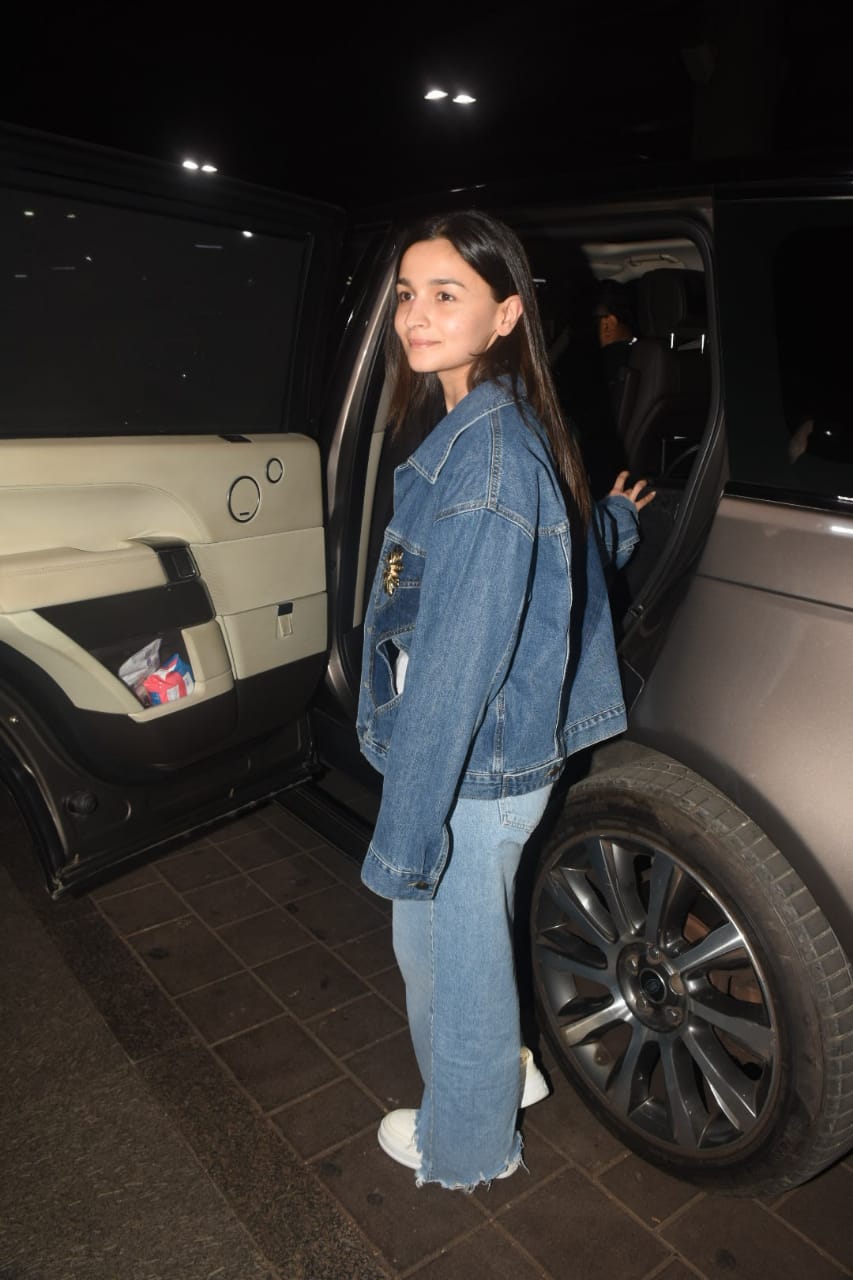 Alia Bhatt Returns From Dubai Trip, Praised For Her Natural Beauty Alia Bhatt Returns From Dubai Trip, Praised For Her Natural Beauty-TeluguStop.com