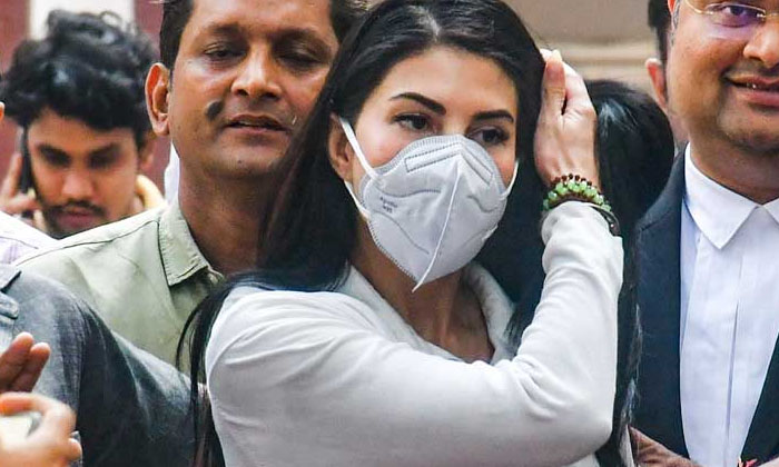  Actress Jacqueline Fernandezto Cbi Court..!jacqueline Fernandez , Cbi Court , S-TeluguStop.com