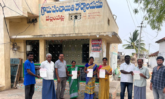  Distribution Of Cm Relief Fund In Vallampatla Village, Cm Relief Fund , Vallamp-TeluguStop.com
