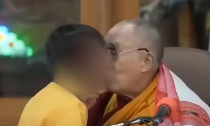  Dalai Lama's Reaction To The Boy's Kiss Full Stop To The Controversy By Apologiz-TeluguStop.com