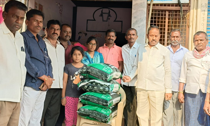  Distribution Of Quintal Of Rice To The Family Of The Deceased , Quintal Of Rice-TeluguStop.com