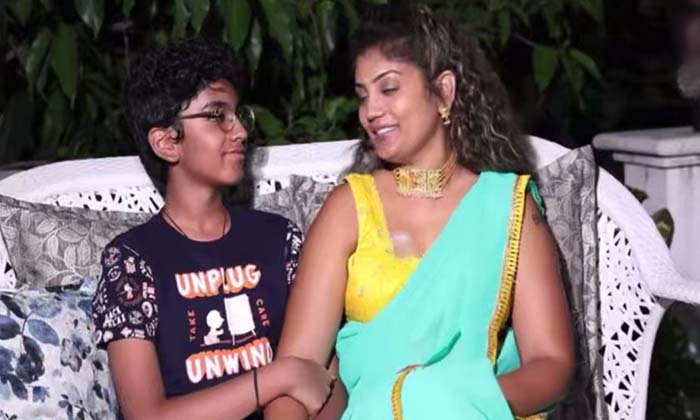 my-son-calls-me-sexy-television-actress-karuna-bhushan-revealed-the-shocking-truth-about-her-son