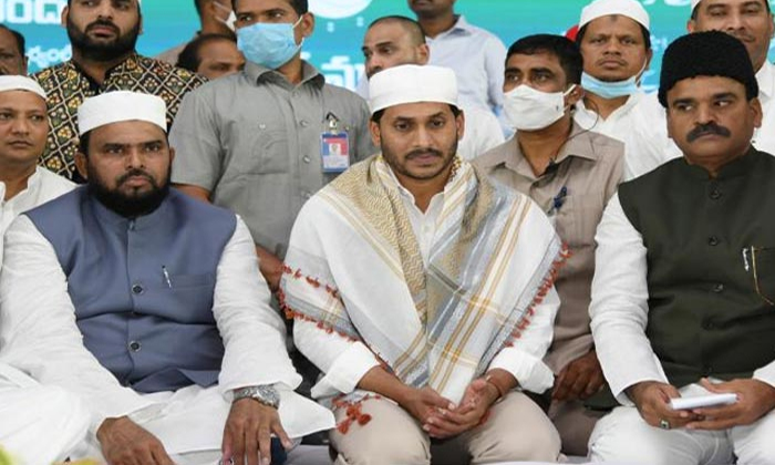  Iftar Dinner By Cm Jagan To Muslim Brothers In Vijayawada Details, Ap Cm Ys Jag-TeluguStop.com