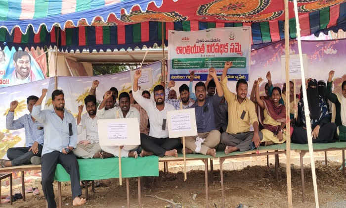  Indefinite Strike Of Junior Panchayat Secretaries-TeluguStop.com