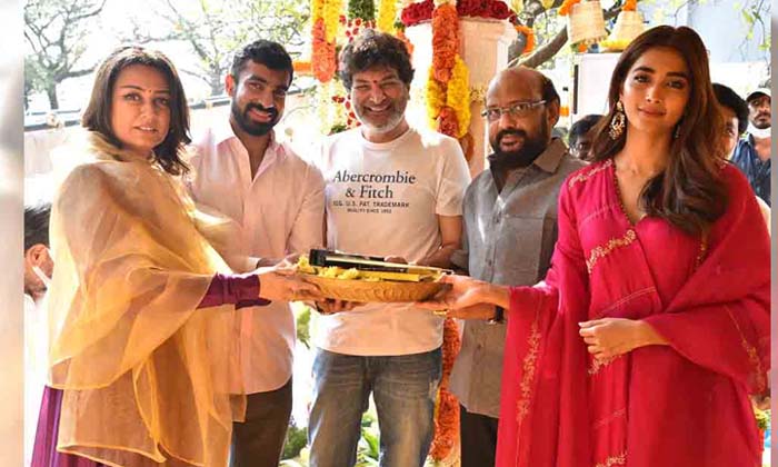 Telugu Alavaikunta, Mahesh Babu, Pooja Hegde, Prabhas, Trivikram-Movie