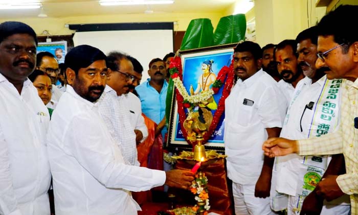  Sardar Sarvai Papanna Goud Is A Symbol Of Telangana Heroism , Minister Jagadish-TeluguStop.com