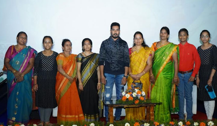  Fans Shower Their Love Towards Nirupam Paritala In The Fan Meet And Greet Event-TeluguStop.com