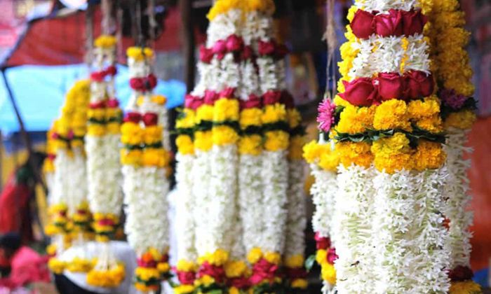 Telugu Bhakti, Devotional, Farmers, Garlands, Sansthan, Shirdi, Shirdi Sai Baba-
