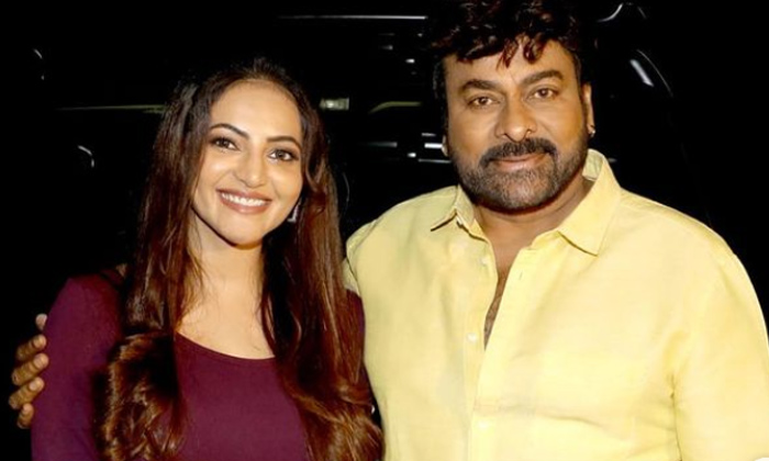  Meter Actress Athulyaa Ravi Meets Mega Star, Megastar Chiranjeevi, Athulyaa Ravi-TeluguStop.com