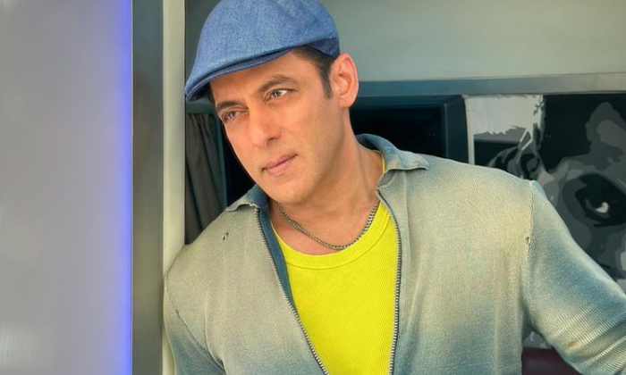  Salman Khan Calls Himself Unlucky In Love,pooja Hedge,salman Khan,love,relations-TeluguStop.com