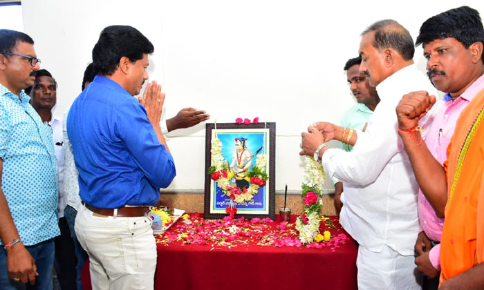  Sardar Sarvai Papanna Goud Is A Symbol Of Telangana Heroism-TeluguStop.com