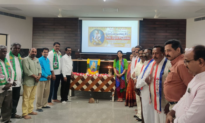  Shri Sardar Sarvai Papanna Goud's 313th Death Anniversary Celebrations...!-TeluguStop.com