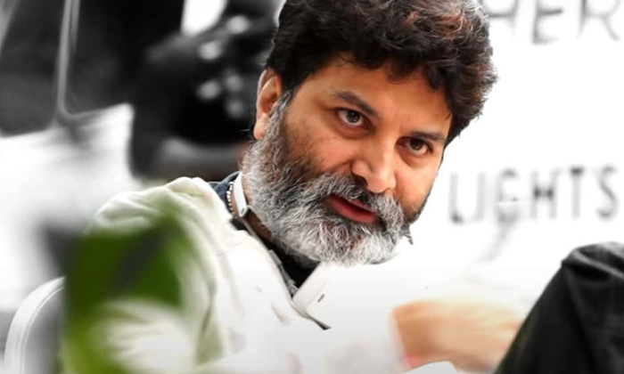  Mahesh Babu Trivikram Movie 10Crore Loss,Mahesh Babu,Trivikram,Pawan Kalyan,Raj-TeluguStop.com