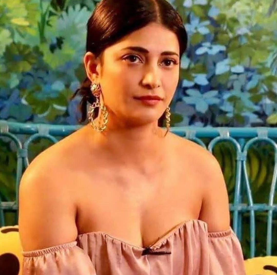 Shruti Haasans Gothic Look Gives Instagram The Feels