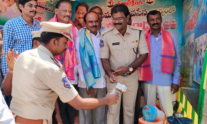  Suman Yuva Sena's Services Commendable: Suryapet Dsp Nagabhushanam , Suryapet Ds-TeluguStop.com