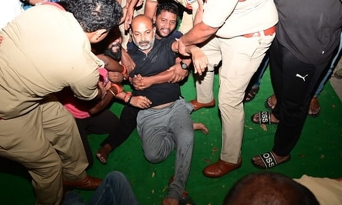 Is Bandi Sanjay Arrested In Paper Leakage Case , Bandi Sanjay, Telangana Bjp Is Bandi Sanjay Arrested In Paper Leakage Case , Bandi Sanjay, Telangana Bjp-TeluguStop.com
