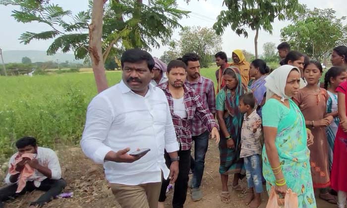  The Car Lost Control And Hit The Culvert At Tandriala Village , Tandriala Villag-TeluguStop.com