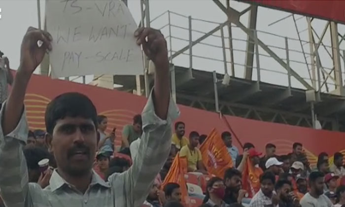  Vra's Protest At Uppal Stadium, Uppal Stadium , Ipl, Vra , Telangana, Payscal-TeluguStop.com