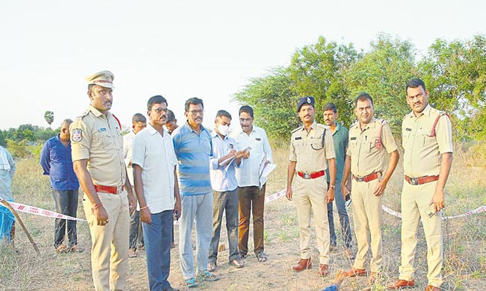  Youth Stabbed To Death By Girlfriend Relatives In Nalgonda Details, Youth, Stabb-TeluguStop.com