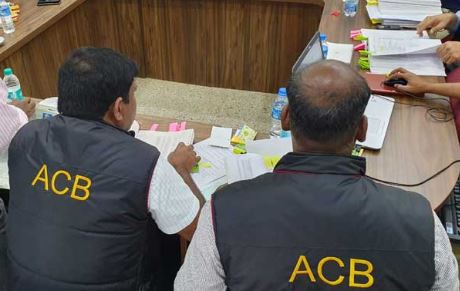  Assistant Range Officer Caught By Acb In Alluri District..!!-TeluguStop.com