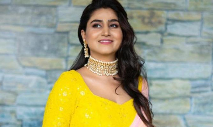 Telugu Anchor Varshini, Telugu Anchor, Tollywood-Movie