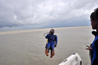  Bodies Of 10 Missing B'desh Fishermen Found-TeluguStop.com