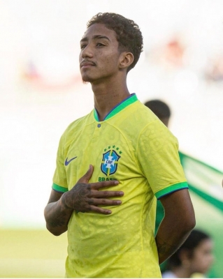  Brazil Defender Arthur Joins Bayer Leverkusen-TeluguStop.com