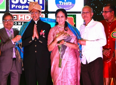  Breast Surgeon Dr Raghu Ram Receives Telugu Association Of London Award-TeluguStop.com