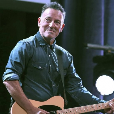  Bruce Springsteen Contracts Covid, Misses His Archives' Inaugural Awards Show-TeluguStop.com