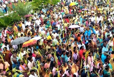  Christians Celebrate 'palm Sunday' At Tn's Velankanni-TeluguStop.com