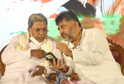  Cong Faces Challenge Of Bridging Differences Between 2 Cm Aspirants In K'taka-TeluguStop.com